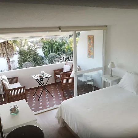 Bonito Apartamento Con Terraza A 5 Min De La Playa En Estepona